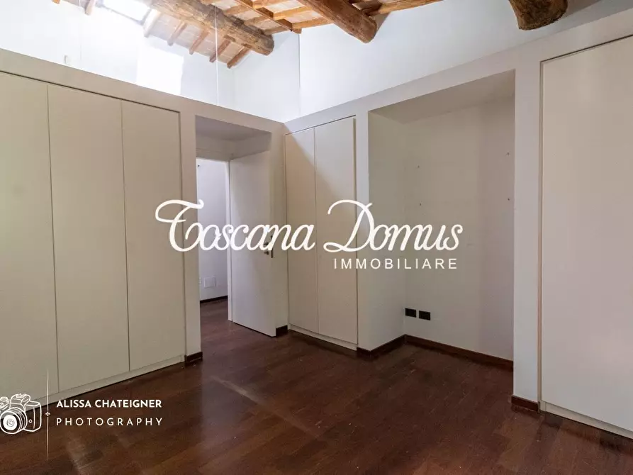 Immagine 29 di Porzione di casa in vendita  a Siena