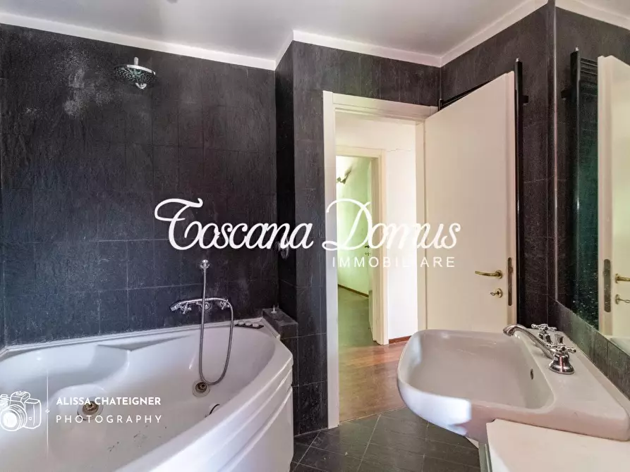 Immagine 42 di Porzione di casa in vendita  a Siena