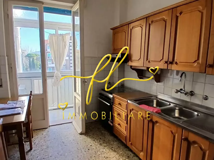 Immagine 5 di Appartamento in vendita  a Livorno