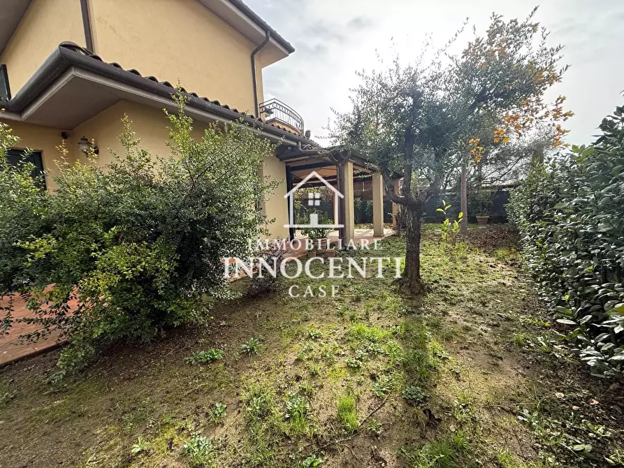 Immagine 10 di Casa indipendente in vendita  a Massa