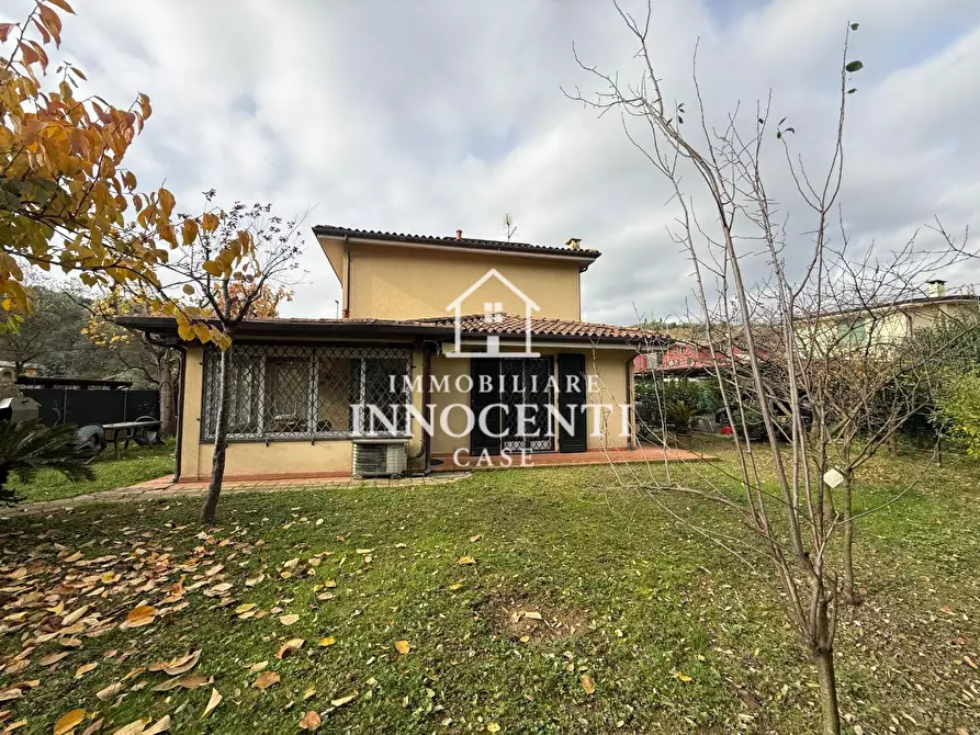Immagine 2 di Casa indipendente in vendita  a Massa