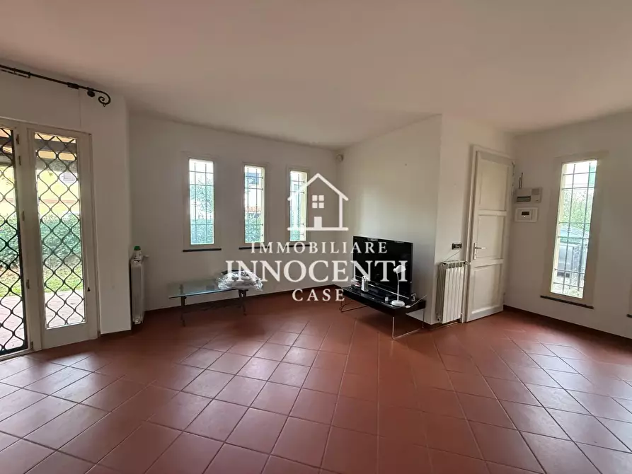 Immagine 21 di Casa indipendente in vendita  a Massa