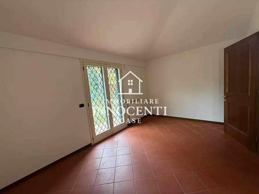 Immagine 29 di Casa indipendente in vendita  a Massa