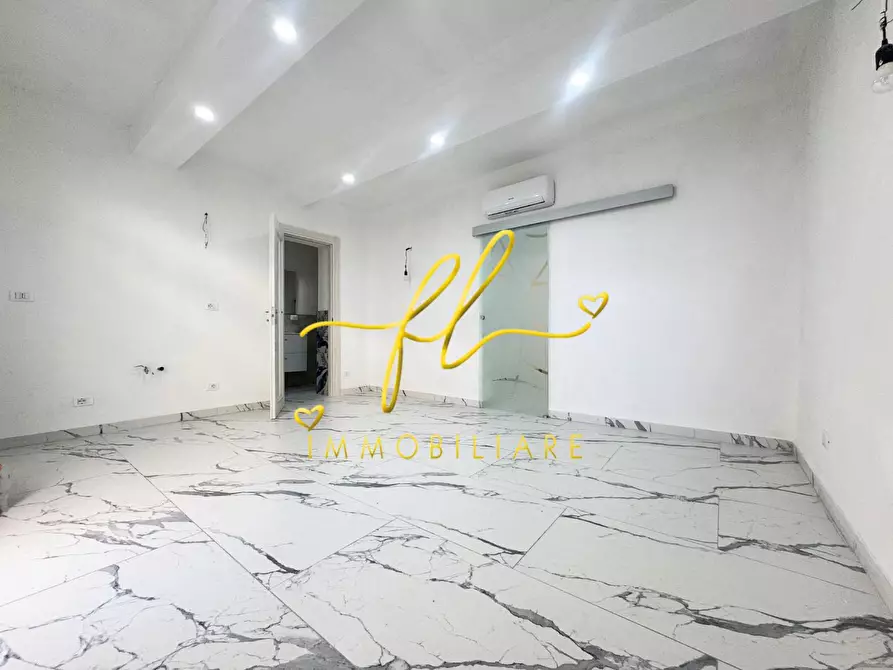 Immagine 2 di Appartamento in vendita  a Livorno