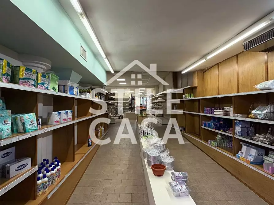 Immagine 13 di Locale commerciale in vendita  a Altopascio