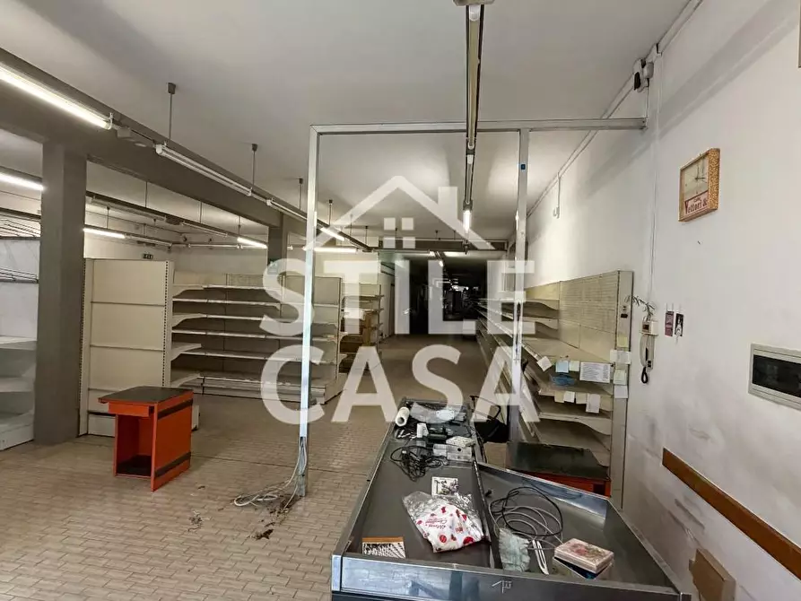 Immagine 2 di Locale commerciale in vendita  a Altopascio