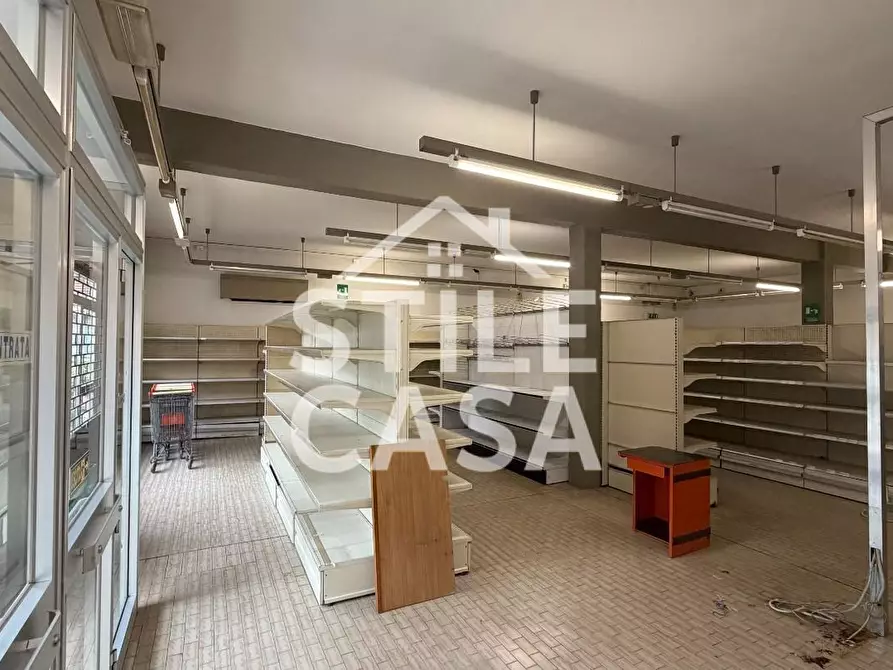 Immagine 1 di Locale commerciale in vendita  a Altopascio