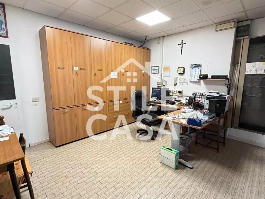 Immagine 29 di Locale commerciale in vendita  a Altopascio