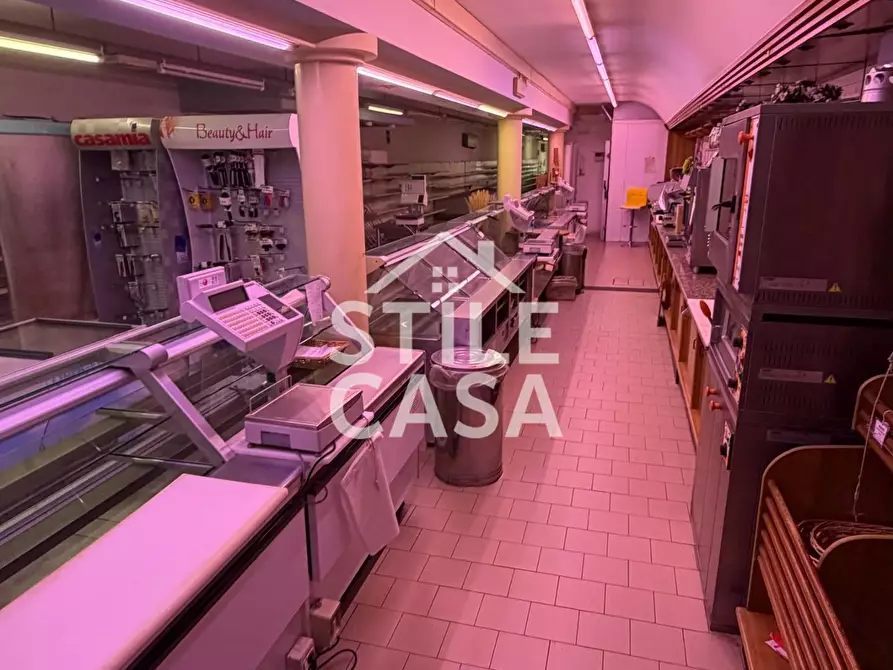 Immagine 22 di Locale commerciale in vendita  a Altopascio