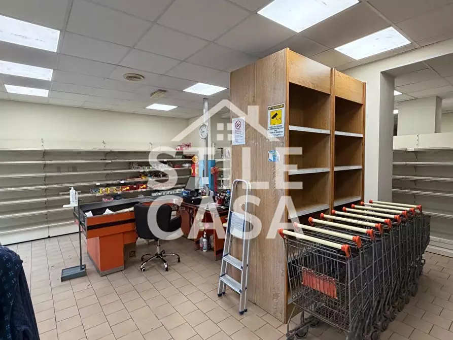 Immagine 17 di Locale commerciale in vendita  a Altopascio