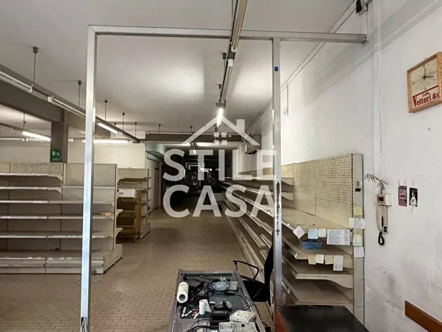 Immagine 3 di Locale commerciale in vendita  a Altopascio