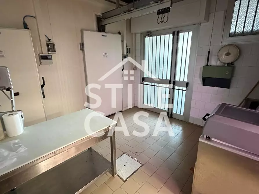 Immagine 27 di Locale commerciale in vendita  a Altopascio