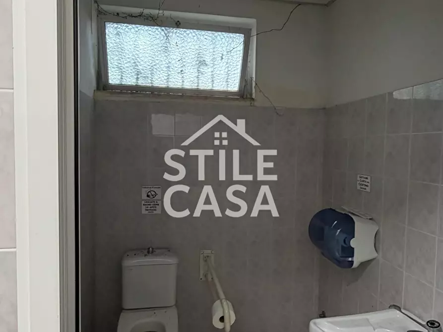 Immagine 35 di Locale commerciale in vendita  a Altopascio