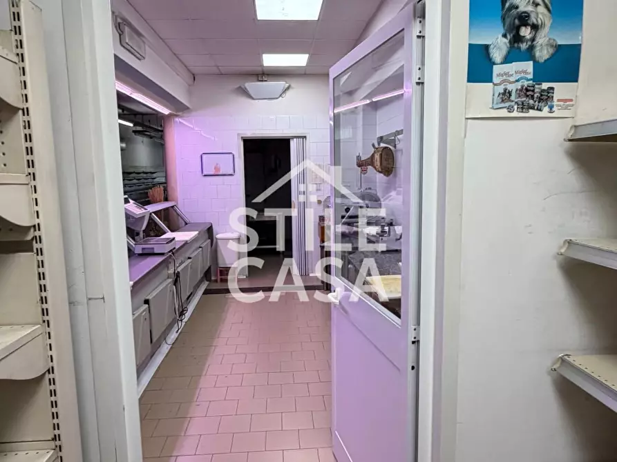 Immagine 9 di Locale commerciale in vendita  a Altopascio