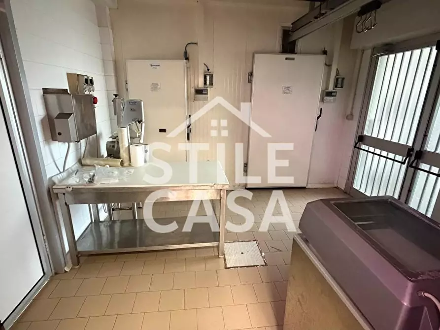 Immagine 26 di Locale commerciale in vendita  a Altopascio