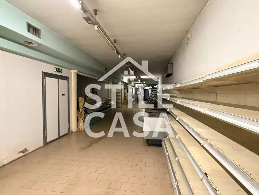 Immagine 5 di Locale commerciale in vendita  a Altopascio