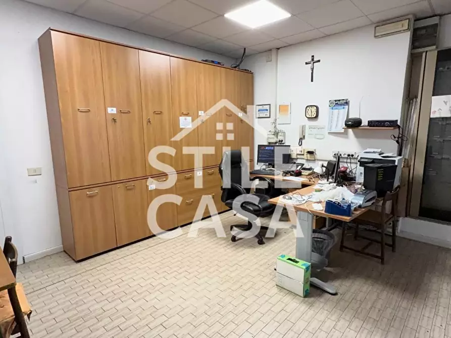 Immagine 30 di Locale commerciale in vendita  a Altopascio