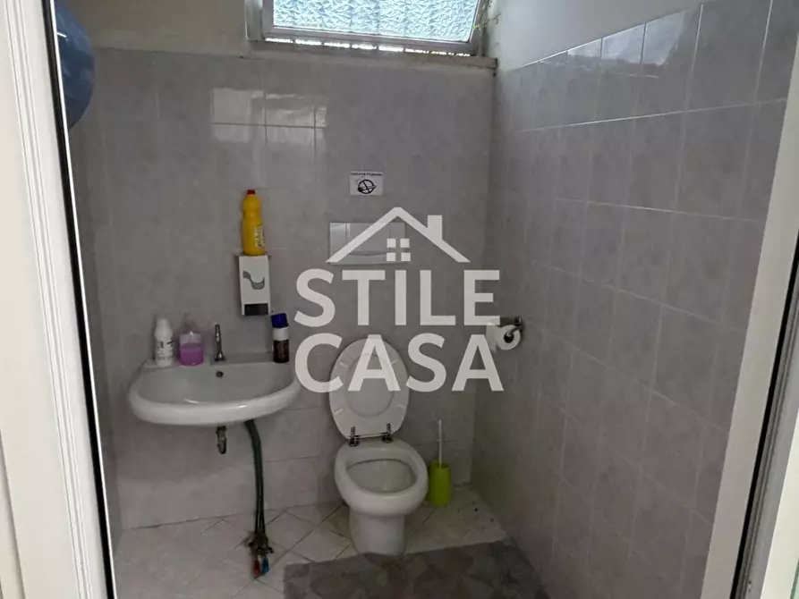 Immagine 34 di Locale commerciale in vendita  a Altopascio