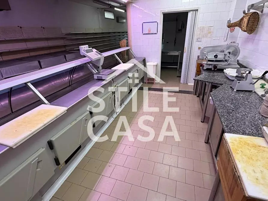 Immagine 25 di Locale commerciale in vendita  a Altopascio