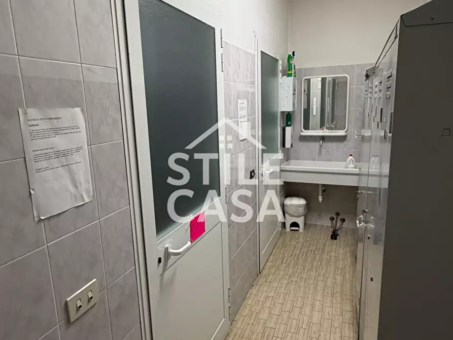 Immagine 31 di Locale commerciale in vendita  a Altopascio