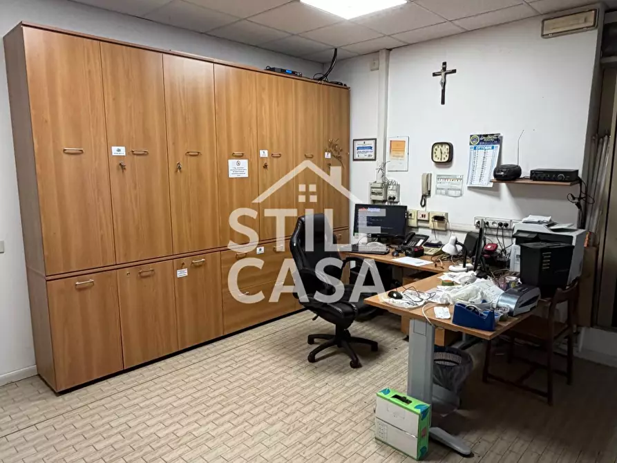 Immagine 28 di Locale commerciale in vendita  a Altopascio