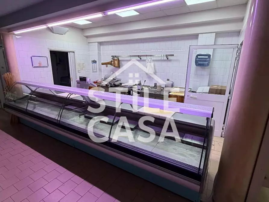 Immagine 23 di Locale commerciale in vendita  a Altopascio