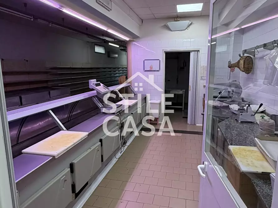 Immagine 24 di Locale commerciale in vendita  a Altopascio