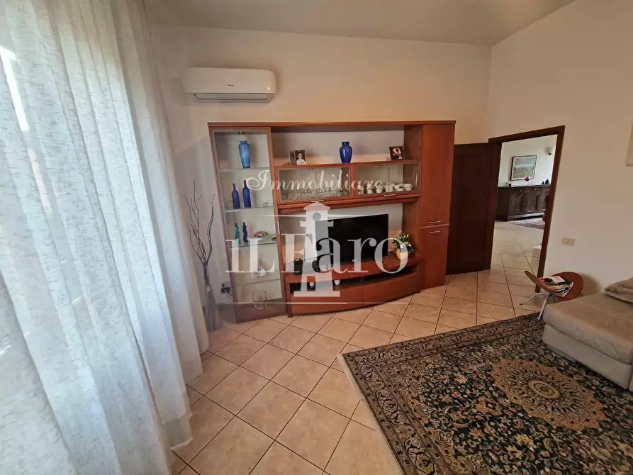 Immagine 2 di Villetta a schiera in vendita  a Campi Bisenzio