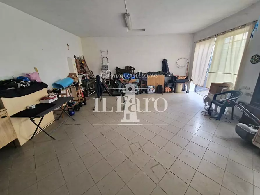 Immagine 47 di Villetta a schiera in vendita  a Campi Bisenzio