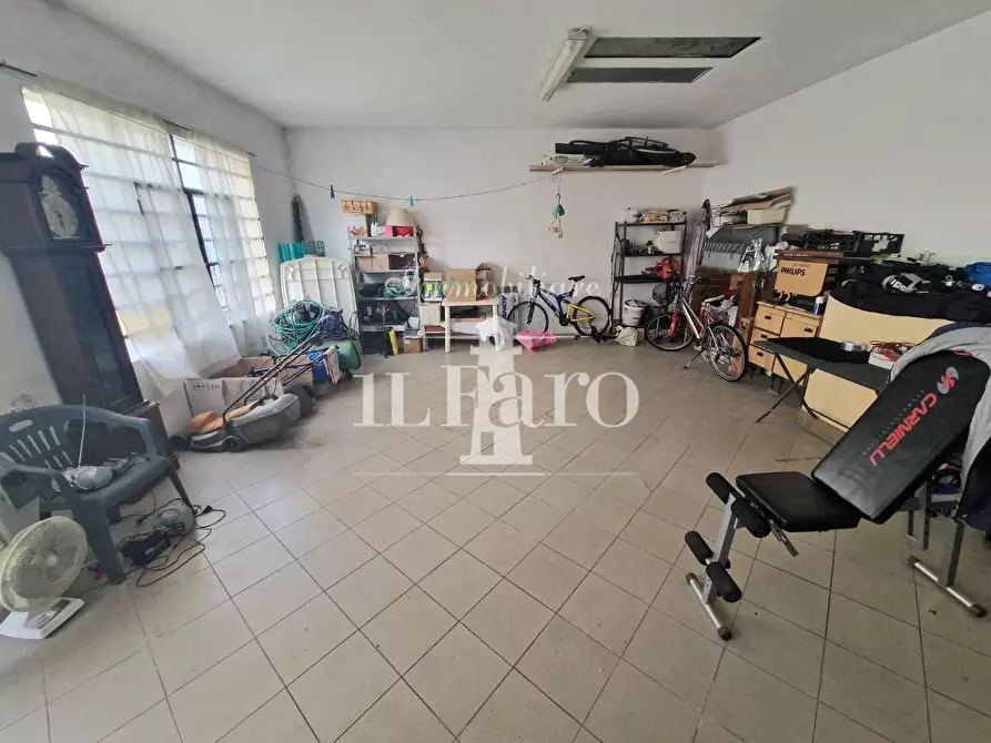 Immagine 44 di Villetta a schiera in vendita  a Campi Bisenzio