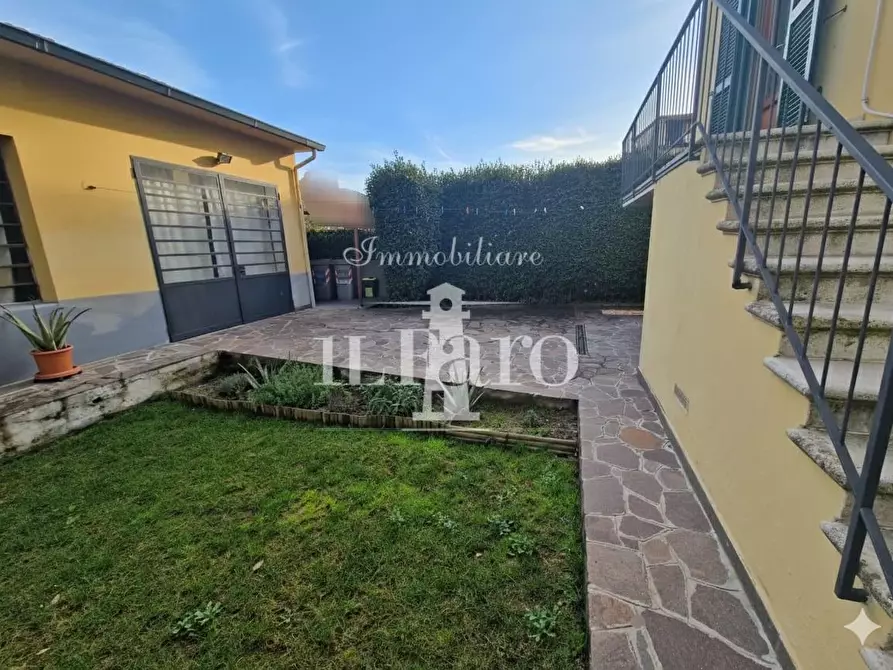 Immagine 50 di Villetta a schiera in vendita  a Campi Bisenzio