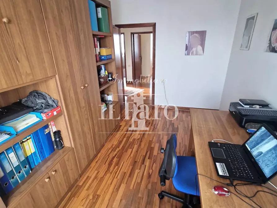 Immagine 28 di Villetta a schiera in vendita  a Campi Bisenzio