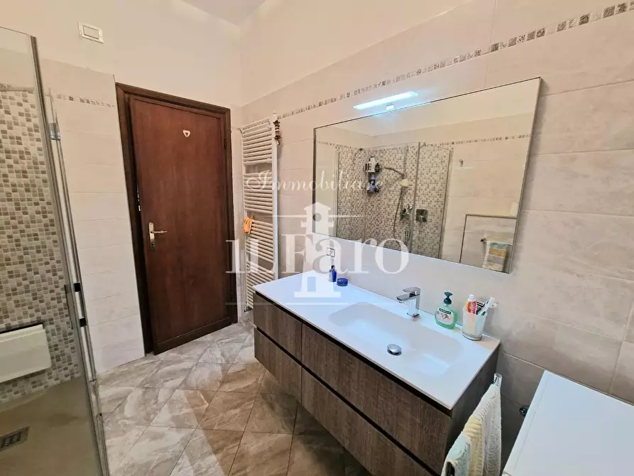 Immagine 35 di Appartamento in vendita  a Campi Bisenzio