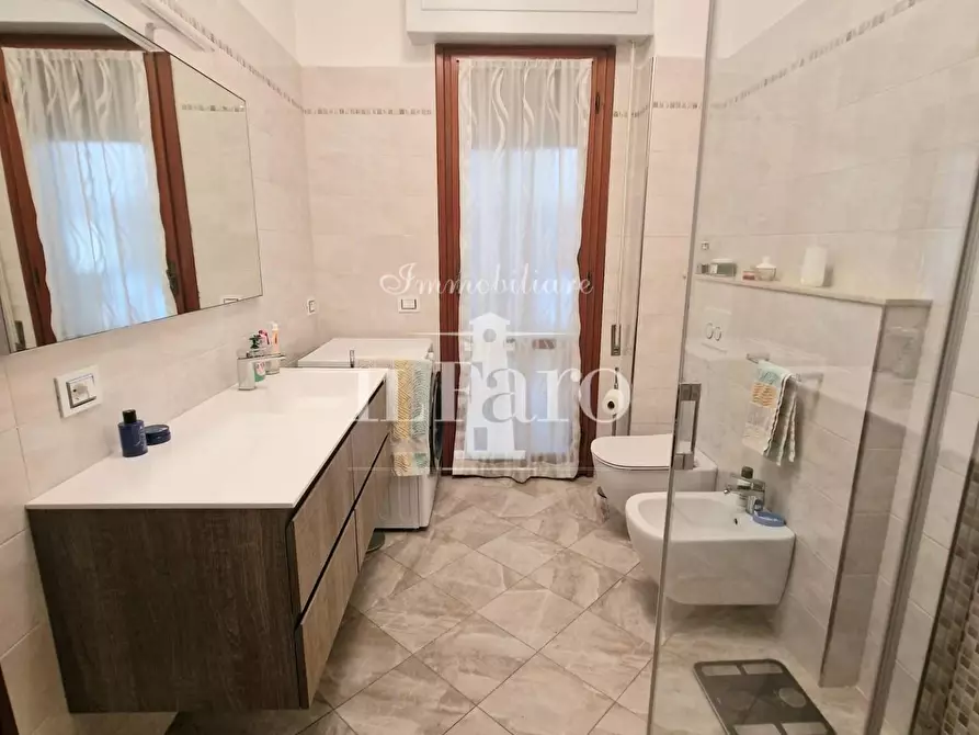 Immagine 37 di Appartamento in vendita  a Campi Bisenzio