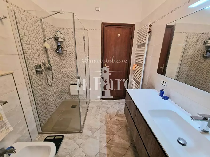 Immagine 38 di Appartamento in vendita  a Campi Bisenzio