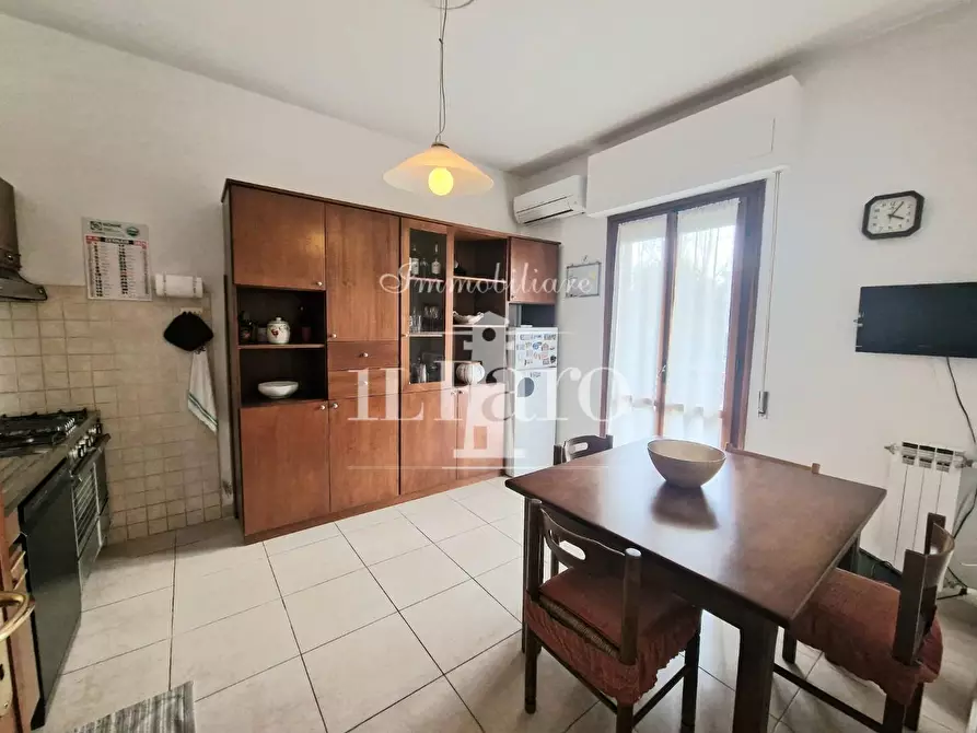 Immagine 12 di Appartamento in vendita  a Campi Bisenzio