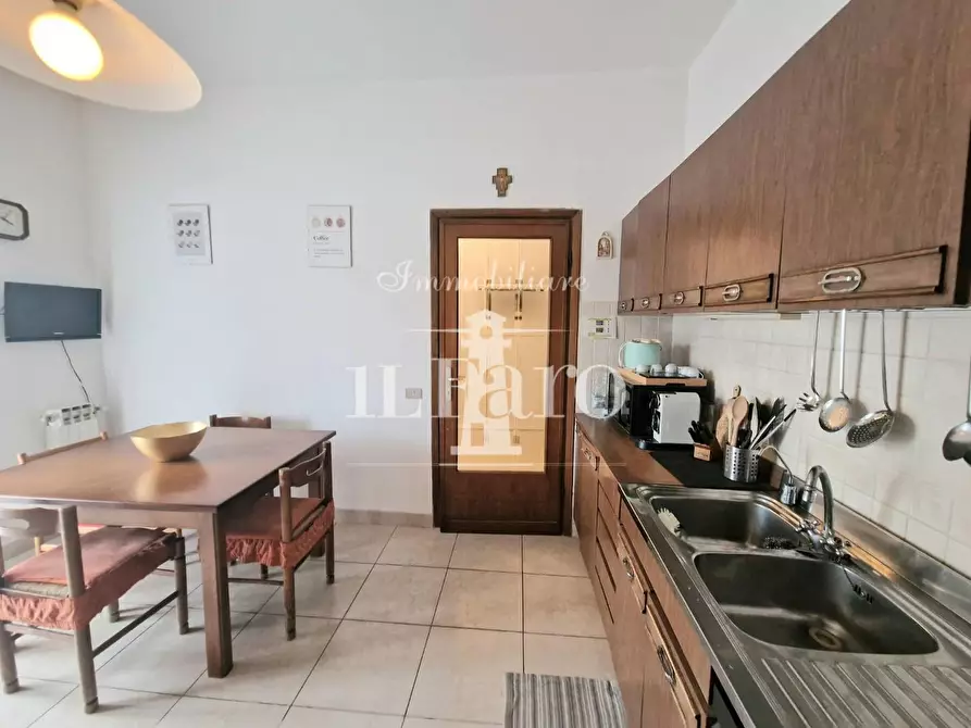 Immagine 10 di Appartamento in vendita  a Campi Bisenzio