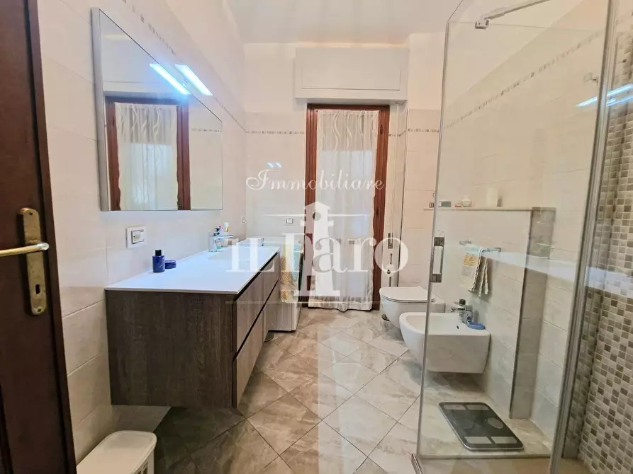 Immagine 40 di Appartamento in vendita  a Campi Bisenzio