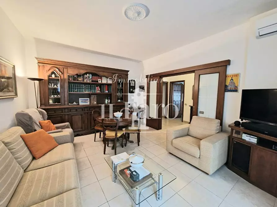 Immagine 3 di Appartamento in vendita  a Campi Bisenzio