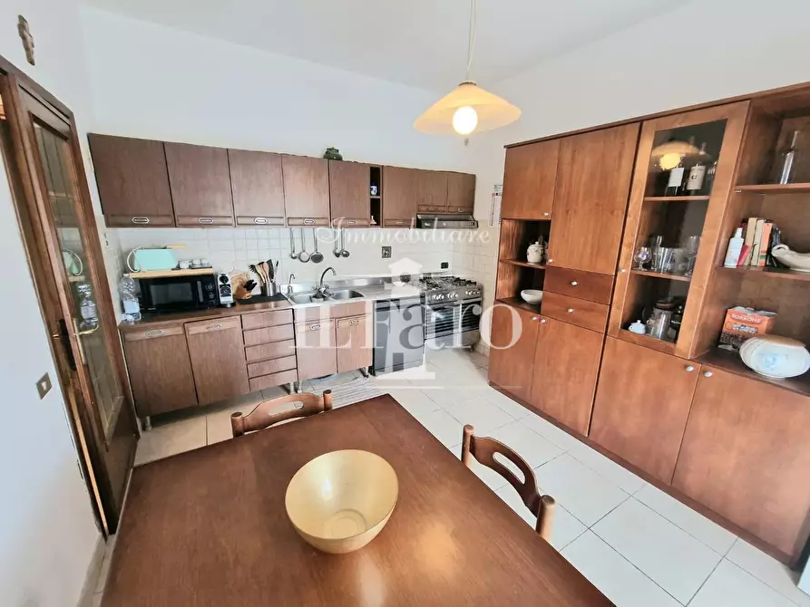 Immagine 11 di Appartamento in vendita  a Campi Bisenzio