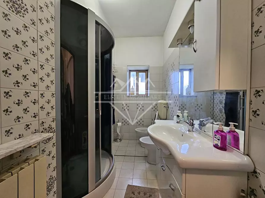 Immagine 16 di Appartamento in vendita  a Carrara