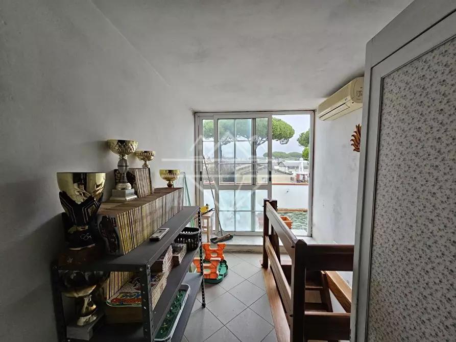 Immagine 18 di Appartamento in vendita  a Carrara