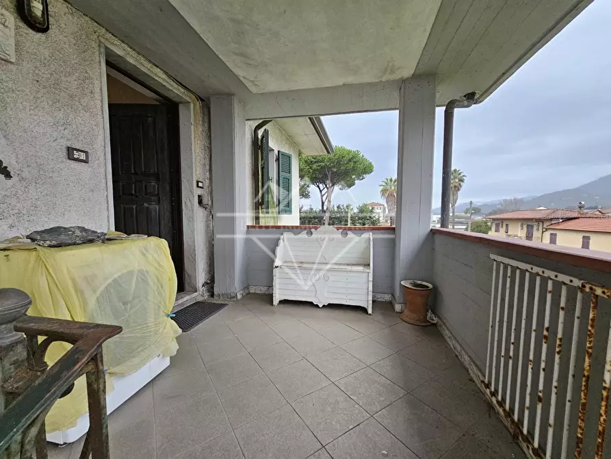 Immagine 2 di Appartamento in vendita  a Carrara