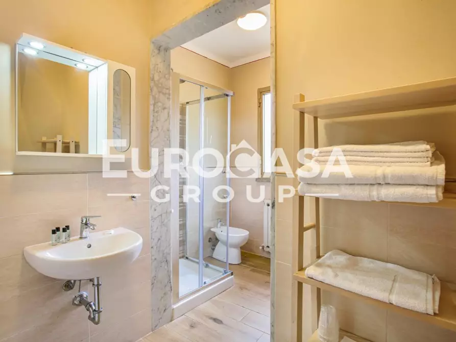 Immagine 8 di Villa in vendita  a Lucca