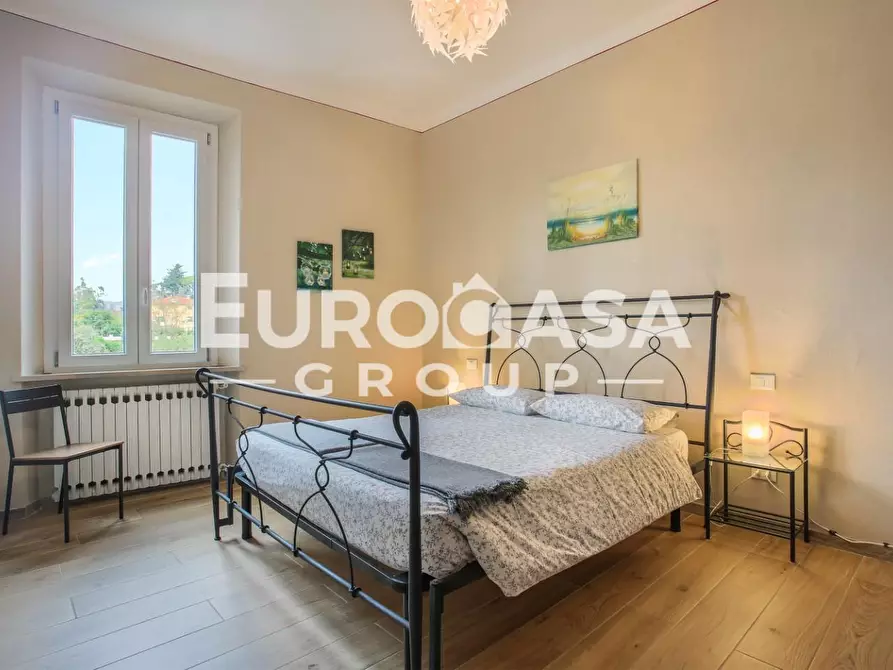 Immagine 1 di Villa in vendita  a Lucca