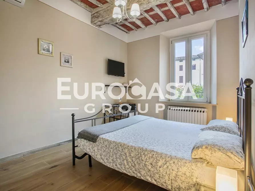 Immagine 5 di Villa in vendita  a Lucca