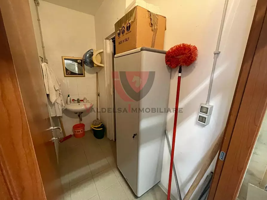 Immagine 3 di Magazzino in vendita  a Monteriggioni