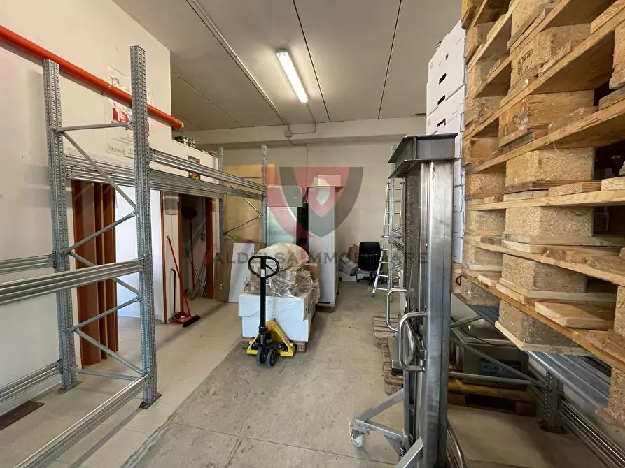 Immagine 1 di Magazzino in vendita  a Monteriggioni