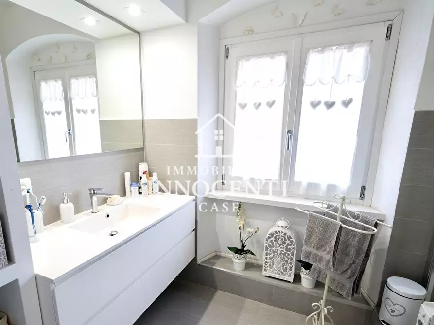 Immagine 10 di Appartamento in vendita  a Massa