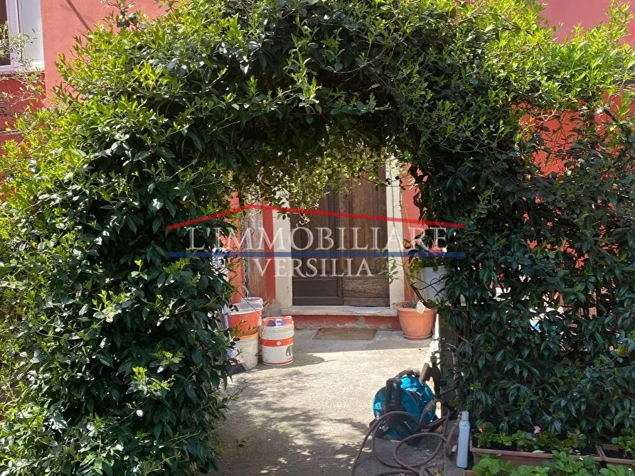 Immagine 2 di Appartamento in vendita  a Massa